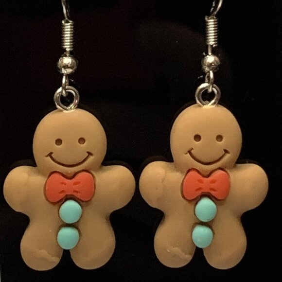 Gingerbread Man Earring, Christmas Earring, Holiday Earring, Funny Food Earring - Picture 1 of 5